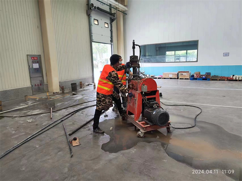 芝罘厂房地面下沉塌陷注浆加固施工